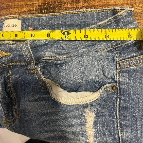 Sneak Peek Distressed Jeans Size 7 Womens - Picture 6 of 7
